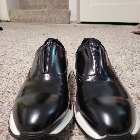 Shoes - Picture 3 of 4